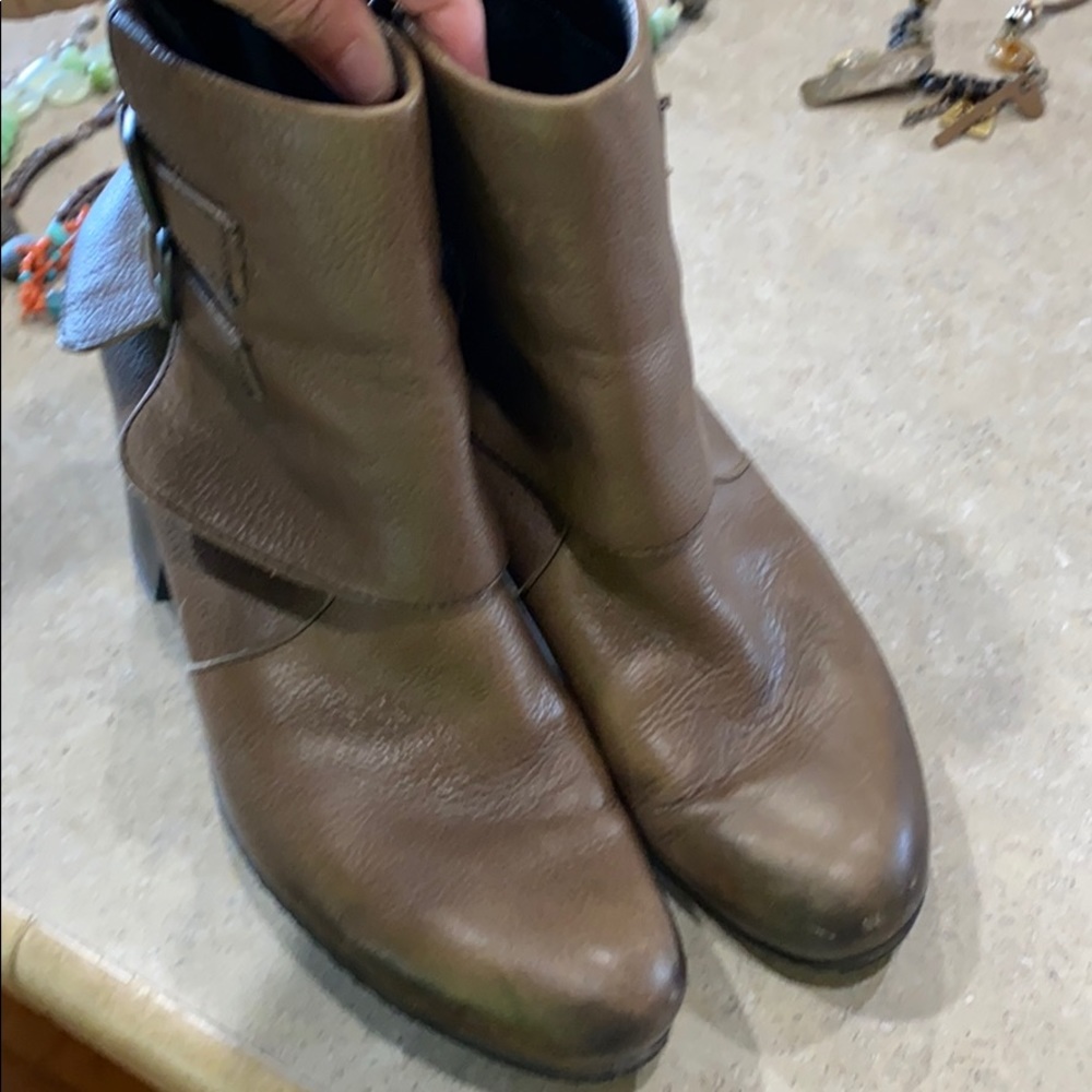 Women’s BOC booties size 11